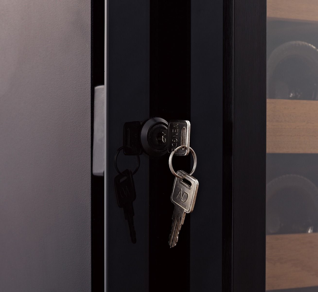 Swisscave Single Zone Wine Cooler 22 bottle WIB-45F