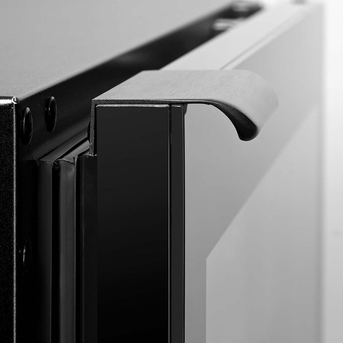 Swisscave  Dual Zone Wine Cooler 39 bottle WUB-60DF